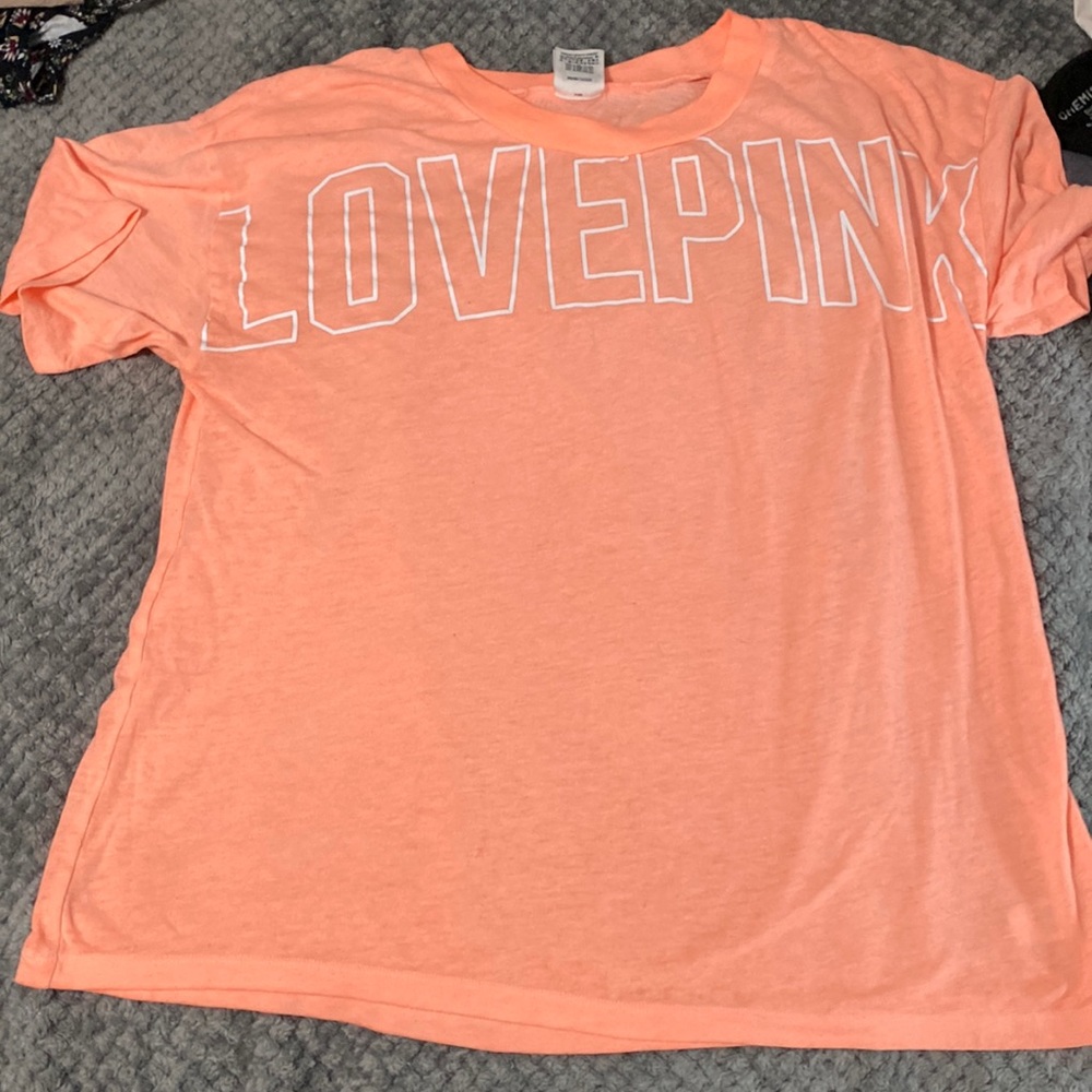 xs PINK top runs big